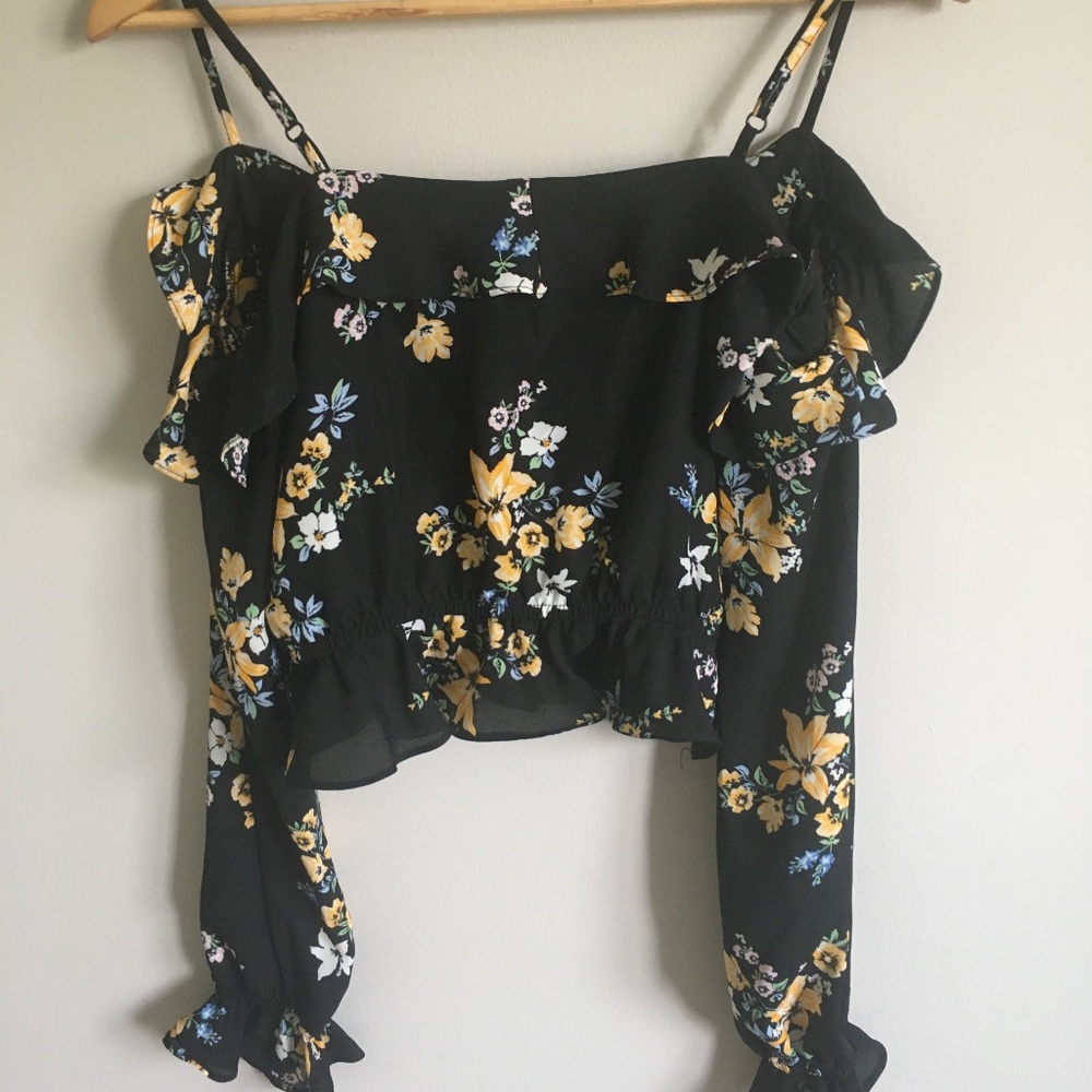 BUNDLE ME✨COLD SHOULDER RUFFLE TOP - Picture 8 of 9